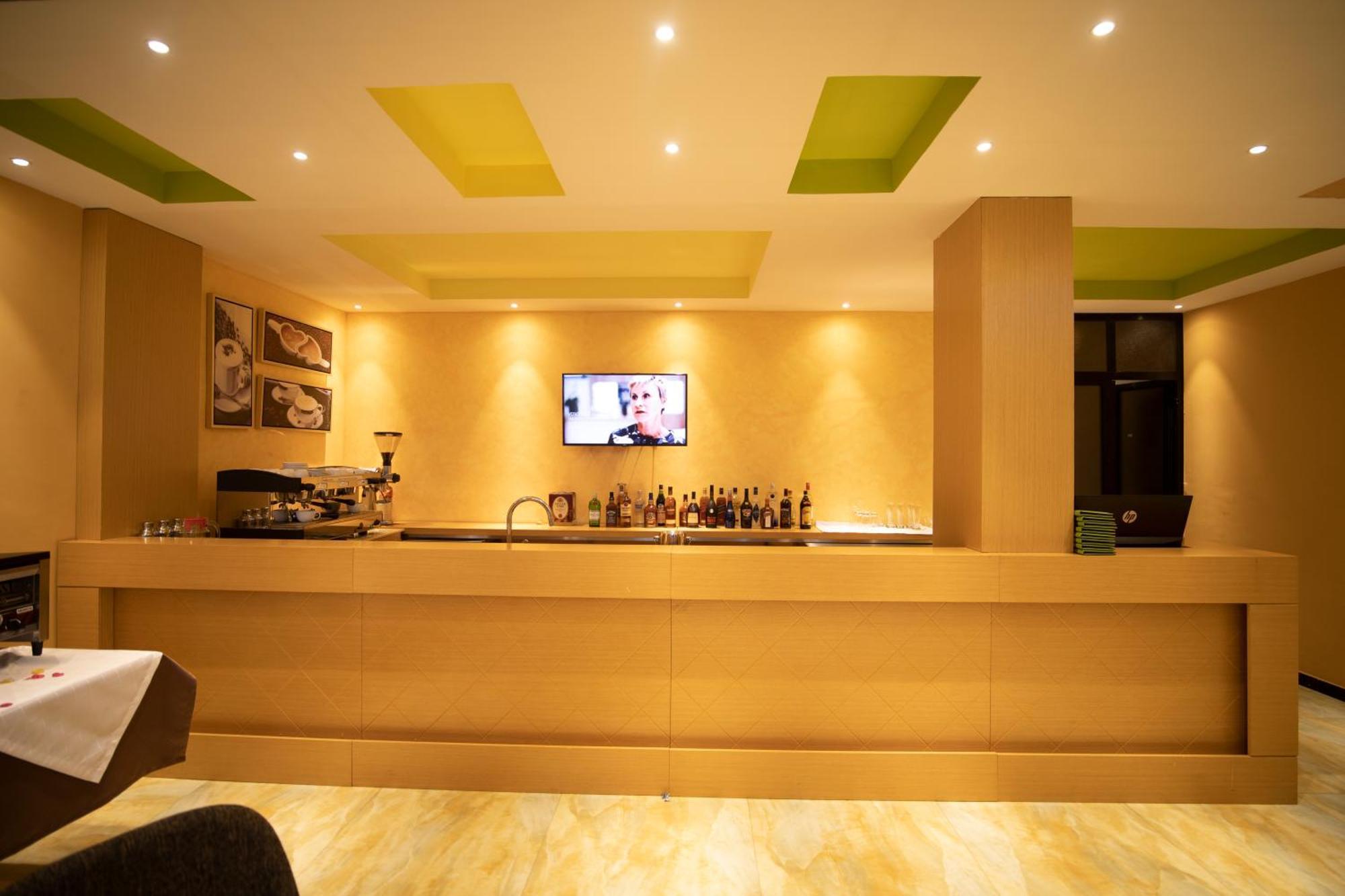 Vamos Addis Hotel Екстериор снимка